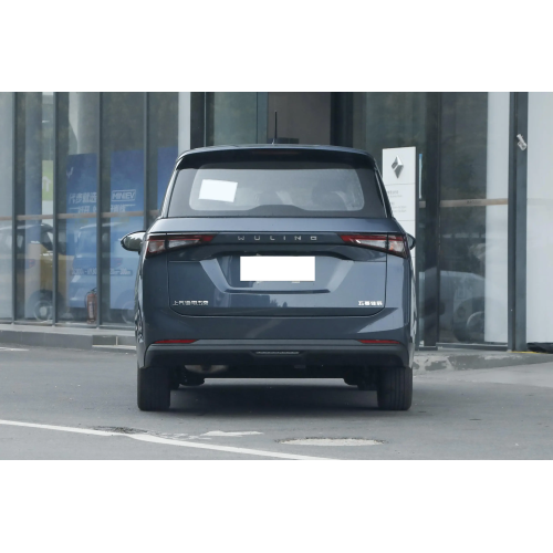 1.5 L 2022 Gasoline Automobile Car  Wuling Jiacheng Black Color 170 km/h 5 Doors 7 Seats Made in China
